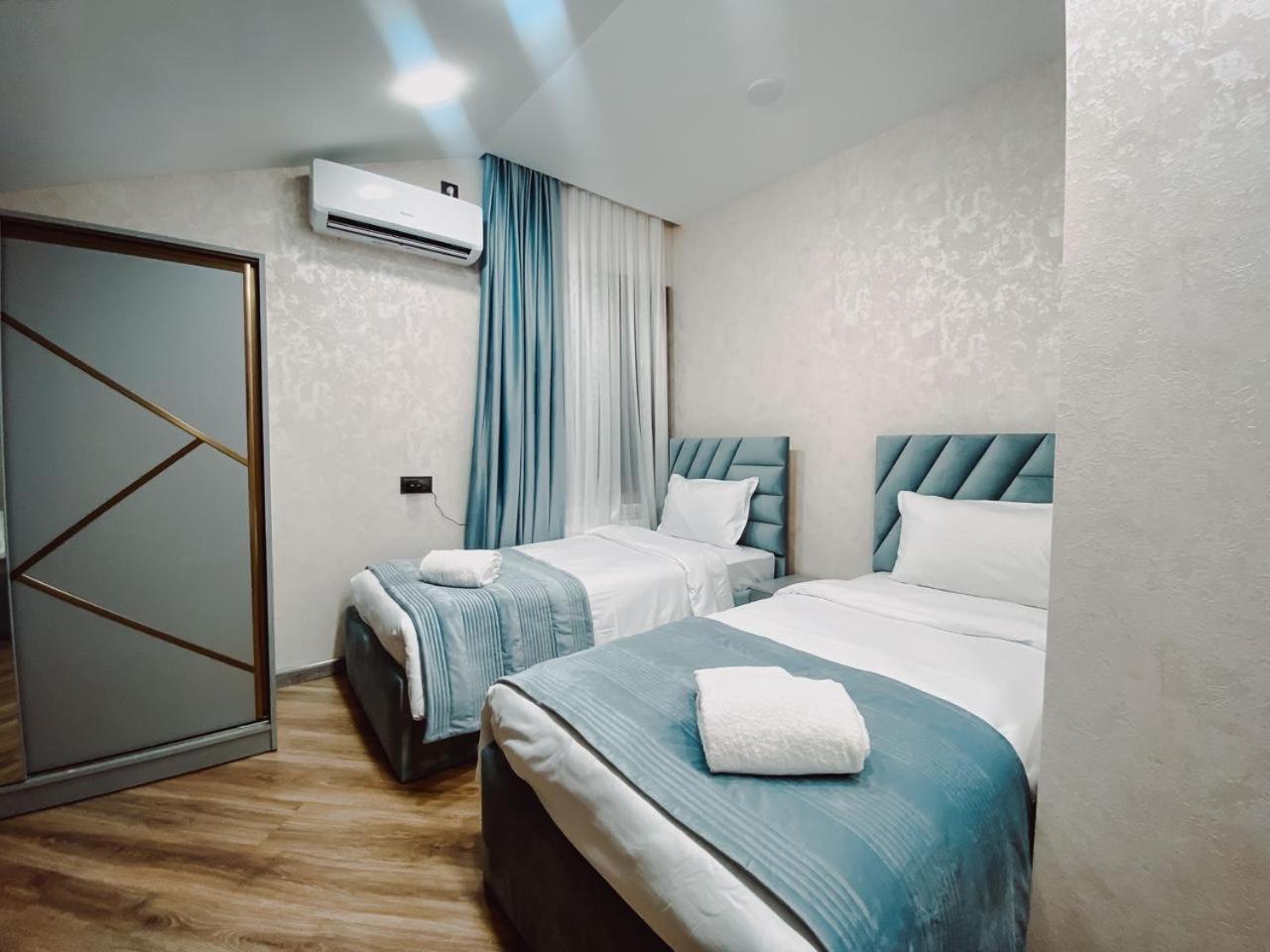 Royal Renaissance Hotel Erivan Dış mekan fotoğraf