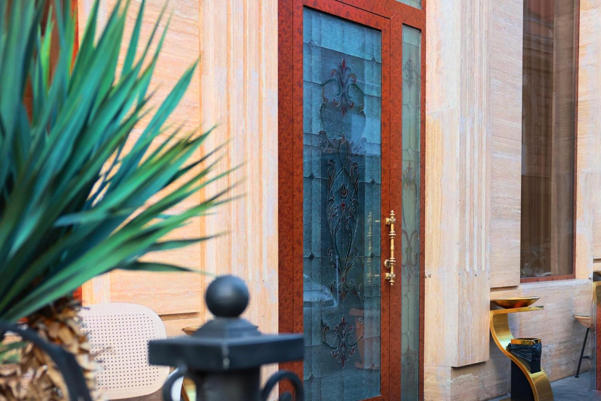 Royal Renaissance Hotel Erivan Dış mekan fotoğraf