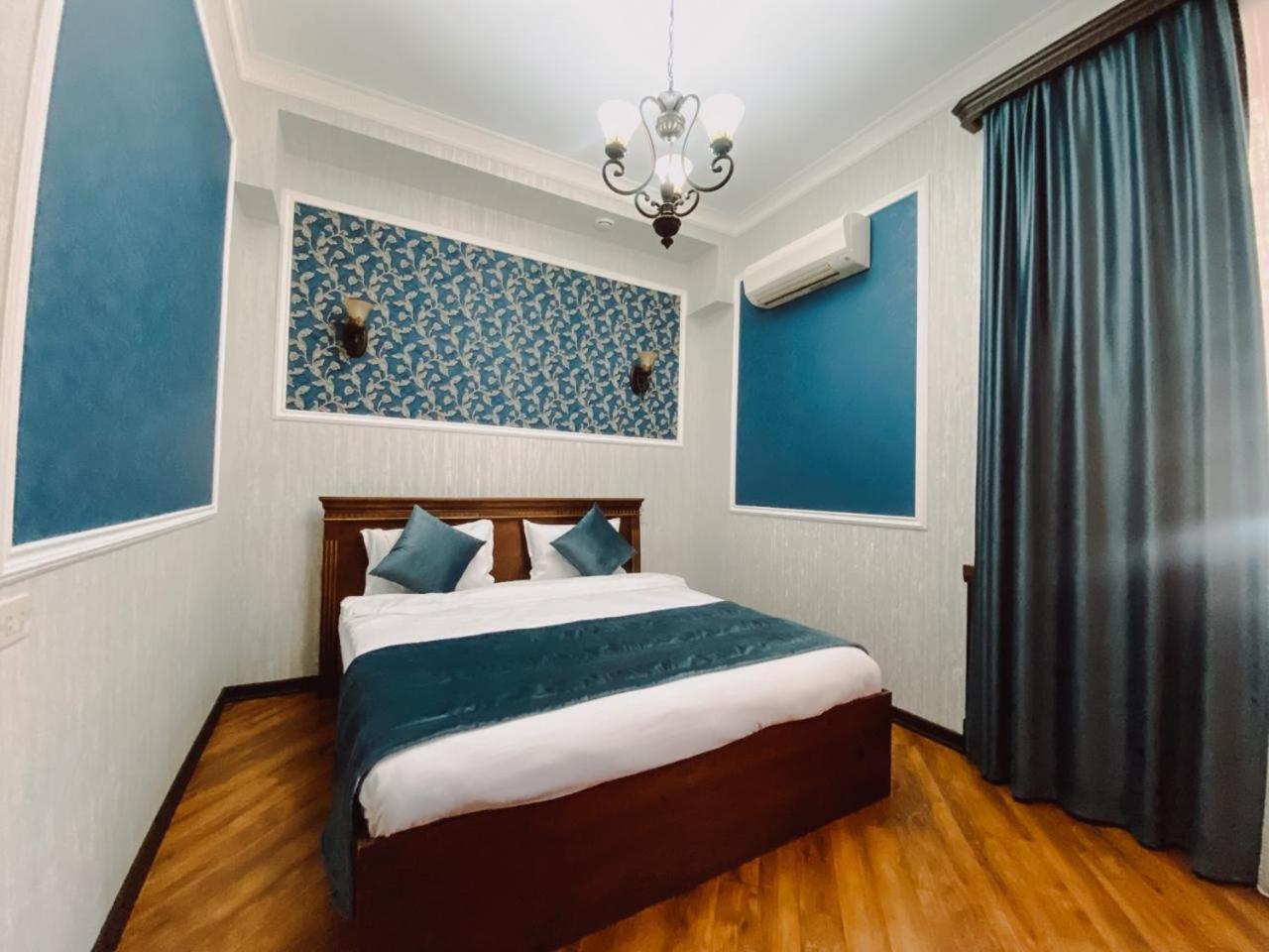 Royal Renaissance Hotel Erivan Dış mekan fotoğraf