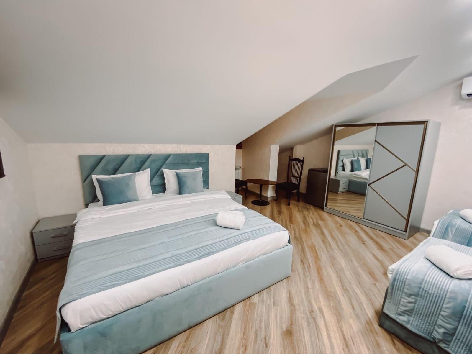 Royal Renaissance Hotel Erivan Dış mekan fotoğraf