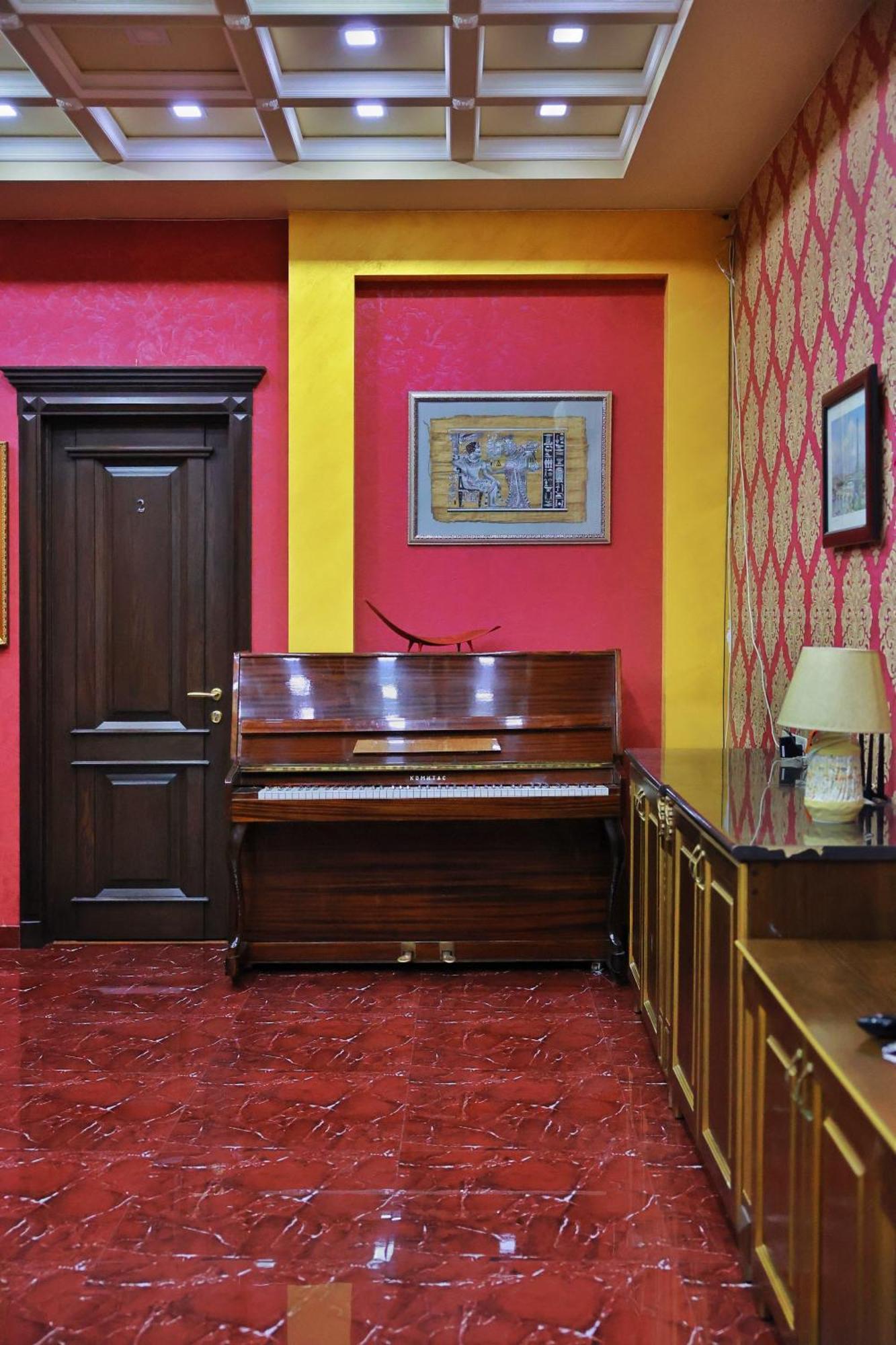 Royal Renaissance Hotel Erivan Dış mekan fotoğraf