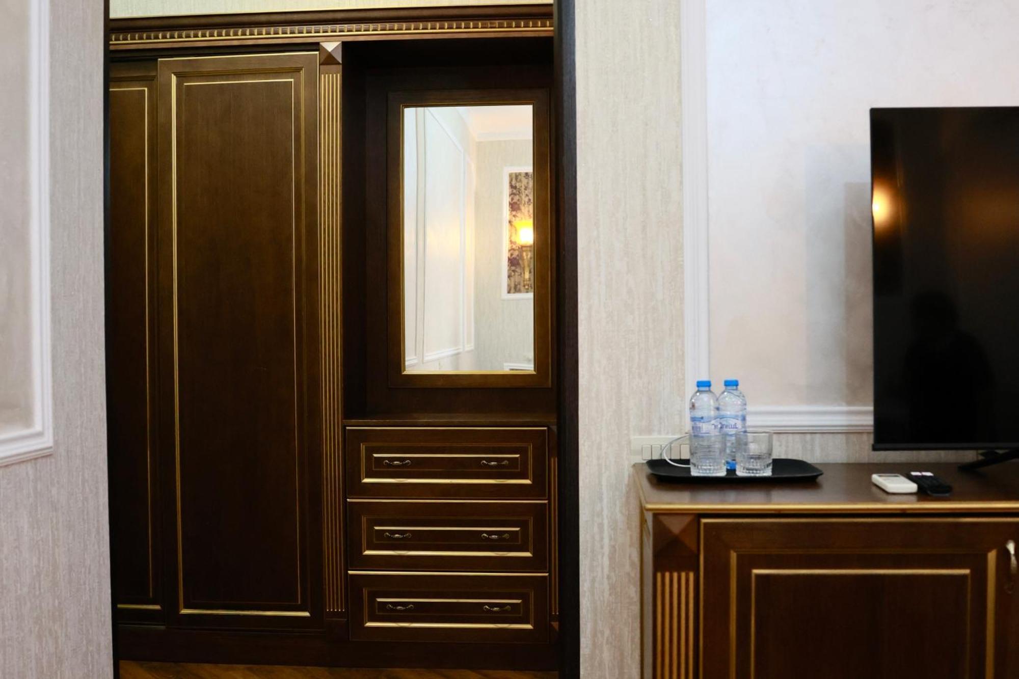 Royal Renaissance Hotel Erivan Oda fotoğraf