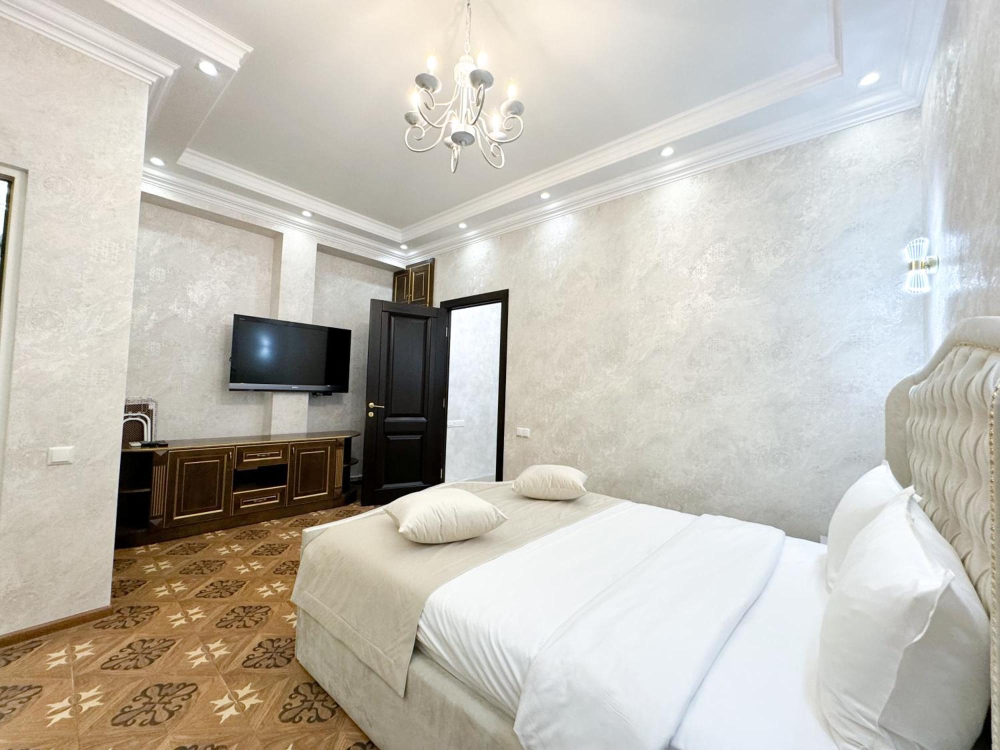 Royal Renaissance Hotel Erivan Dış mekan fotoğraf