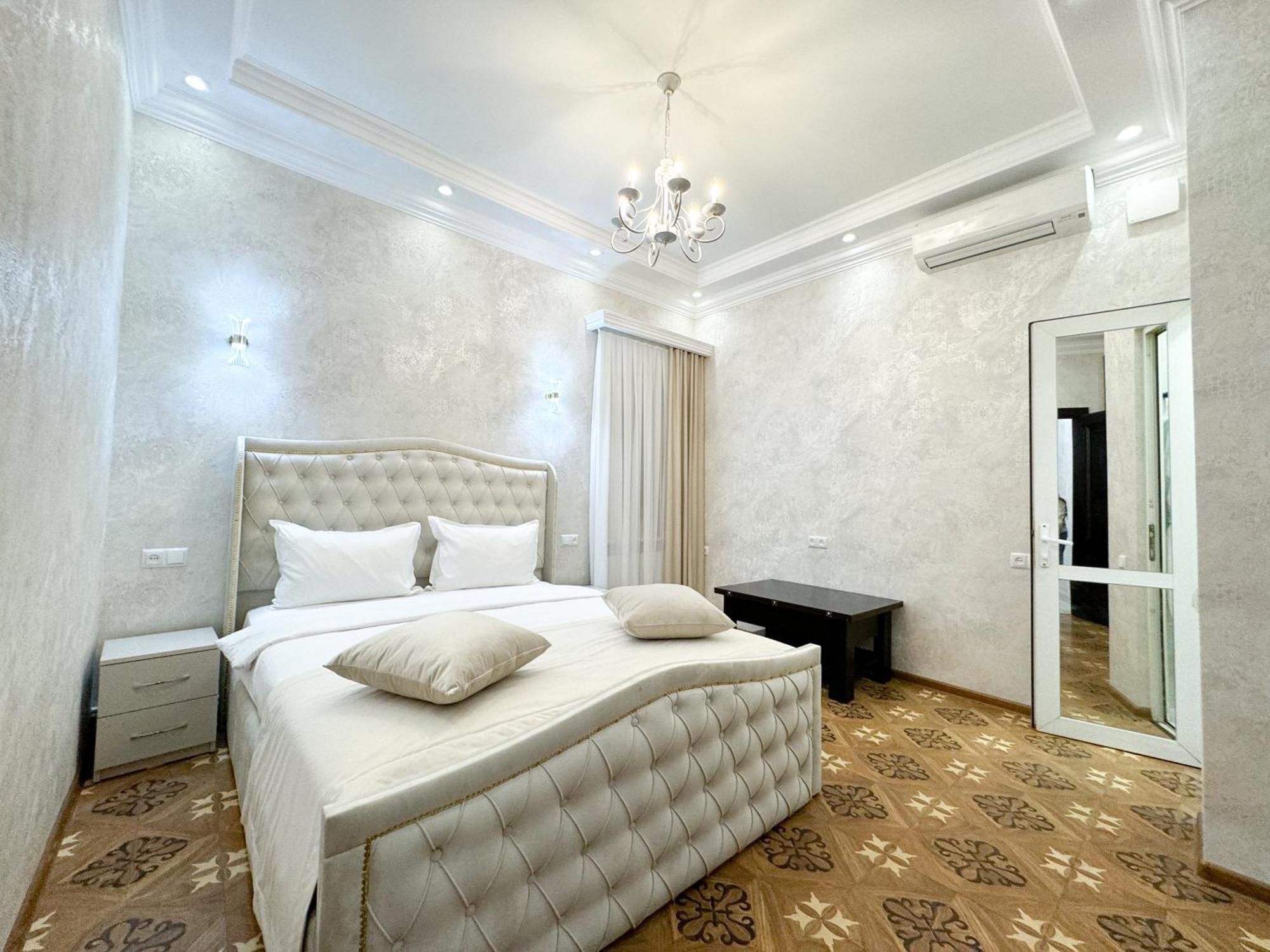 Royal Renaissance Hotel Erivan Dış mekan fotoğraf