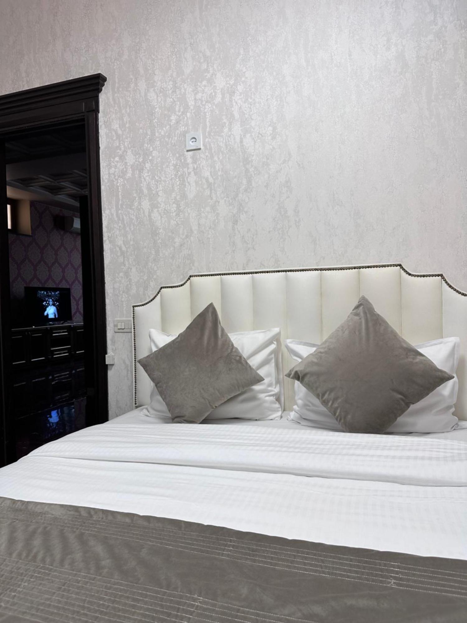 Royal Renaissance Hotel Erivan Dış mekan fotoğraf