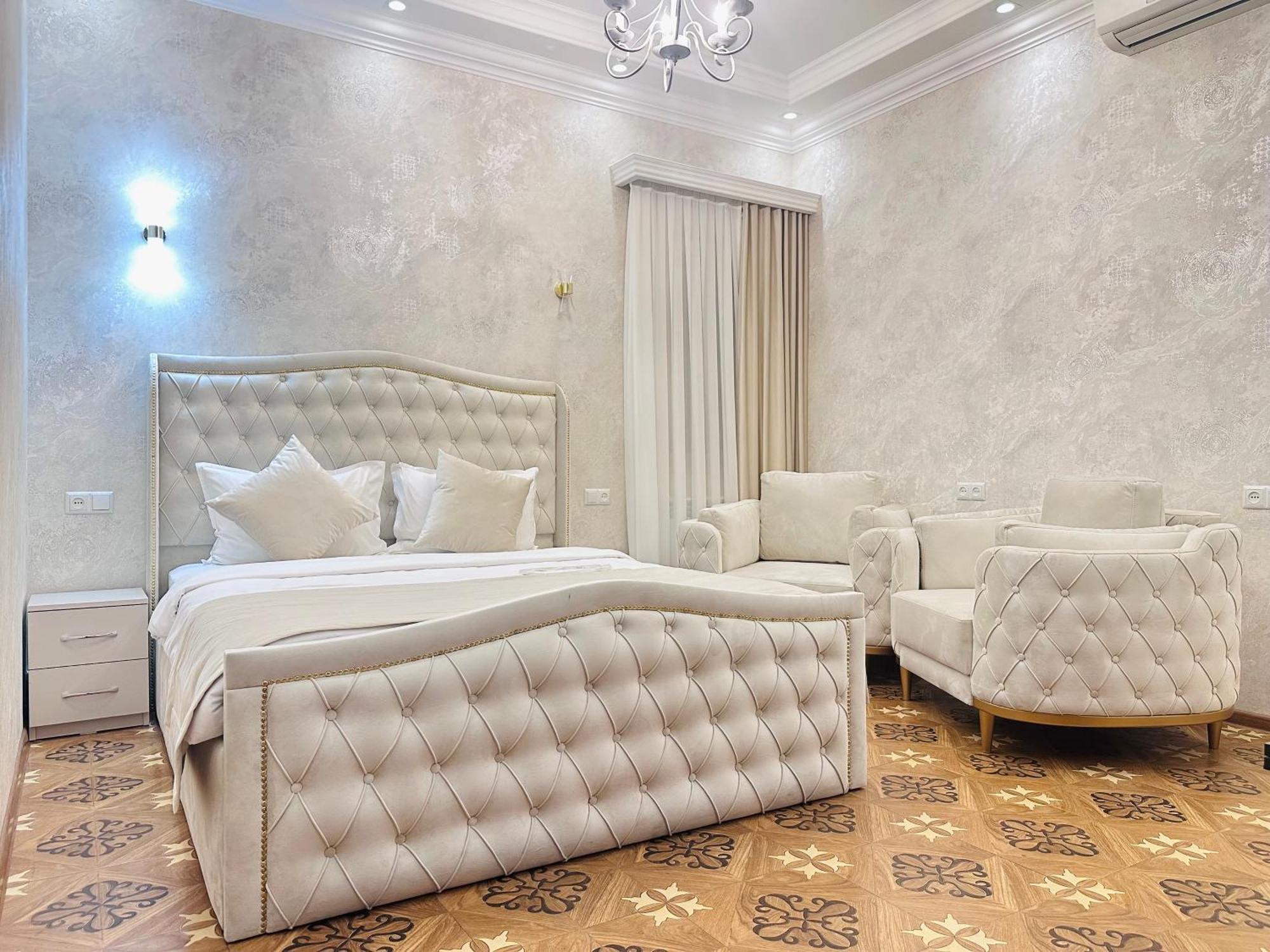 Royal Renaissance Hotel Erivan Dış mekan fotoğraf