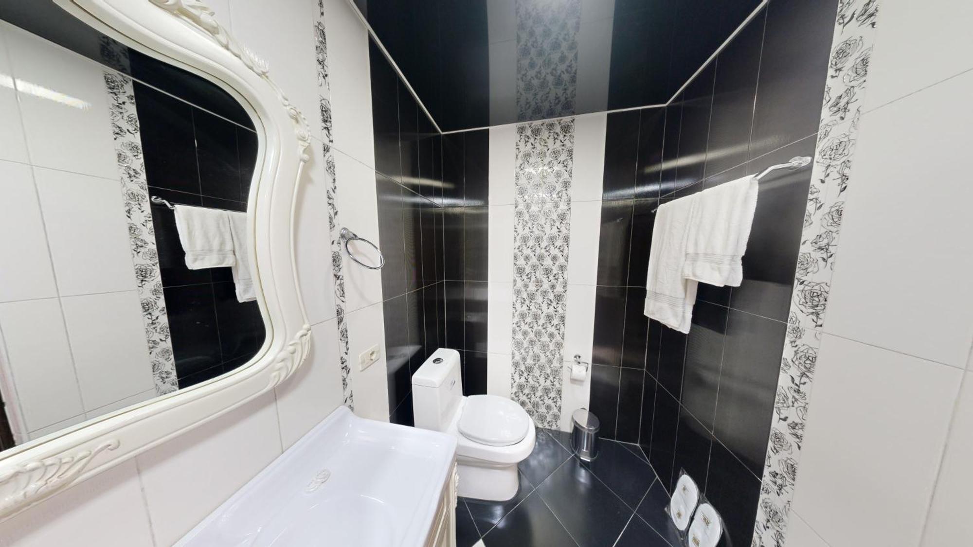 Royal Renaissance Hotel Erivan Dış mekan fotoğraf